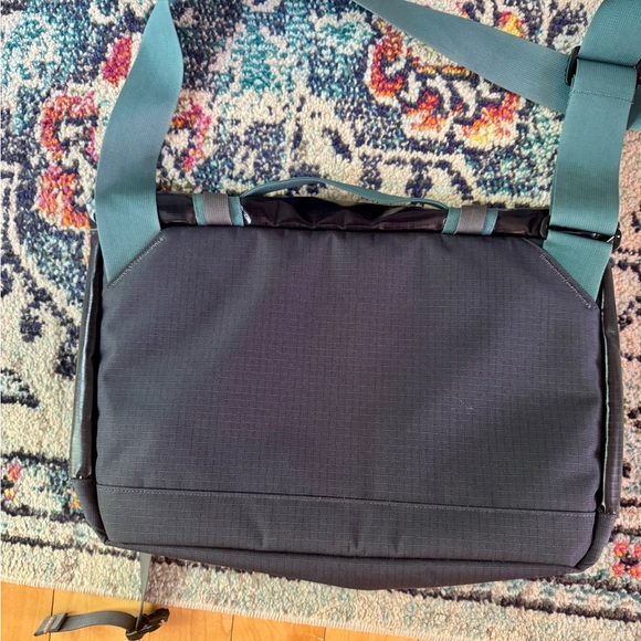 Patagonia Messenger Bag - Picture 2 of 4
